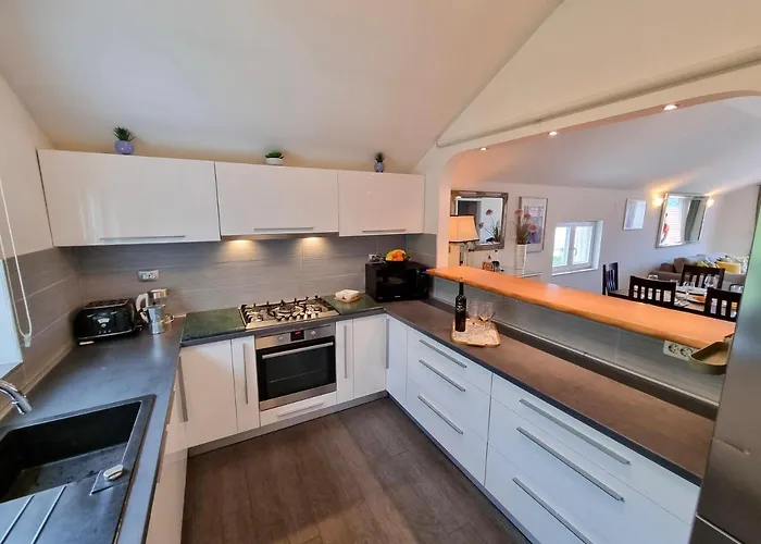 High Horizon - Sun, Space & Blue Skies *